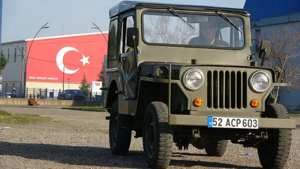 hurdaliktan-aldi-1952-model-askeri-cipi-110-bin-tl-harcayarak-yeniden-yapti-1645165593109.jpg