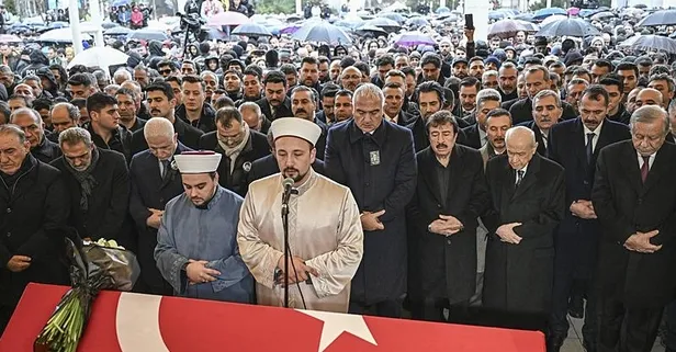 MHP lideri Devlet Bahçeli'den Ferdi Tayfur'a son görev... Mezarının başına gitti