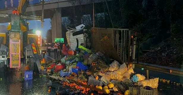 Son dakika: İstanbul Beykoz’da İETT kazası! Meyve ve sebze yüklü kamyon devrildi
