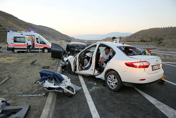 Son dakika: Erzincan'da katliam gibi kaza! 7 ölü, 3 yaralı-5