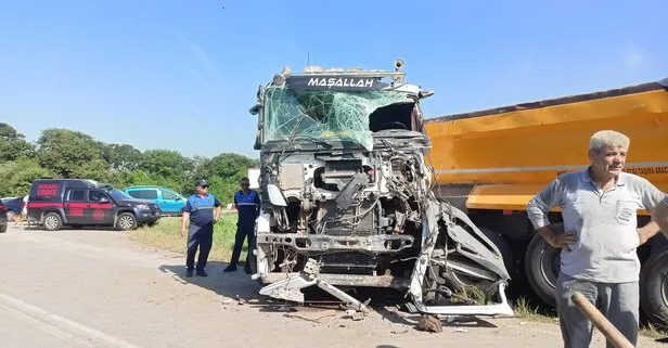 Kocaeli’de feci kaza! İşçi servisi ile kamyon çarpıştı: 20 yaralı