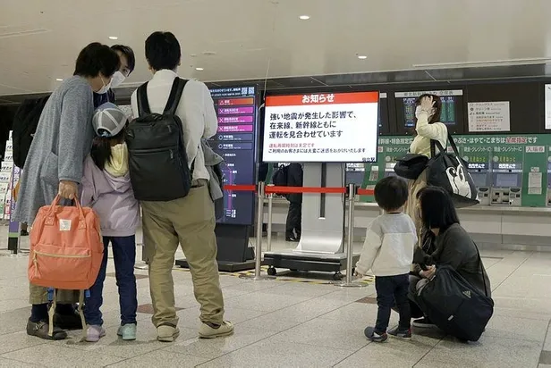 Japonya'da 6,8 büyüklüğünde deprem: Bazı tren seferleri askıya alındı-1