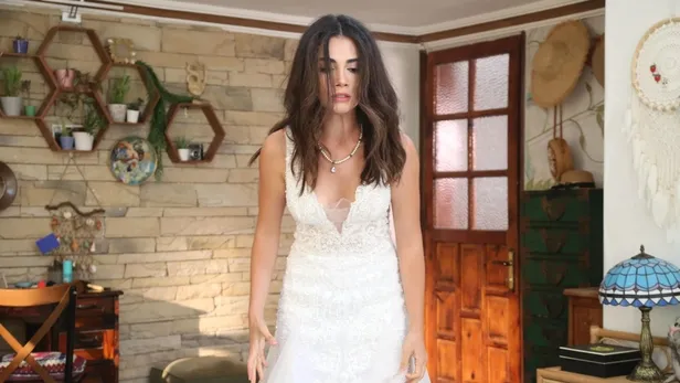 seyircilerin-tadi-kacacak-buyuk-umutlarla-baslayan-dizinin-kalemi-kirildi-show-tv-ansizin-final-karari-aldi-1634387034283.jpg Büyük umutlarla başlayan dizi sona geldi! Show TV ansızın final kararı aldı, sevenleri bu karara oldukça üzülecek!-5