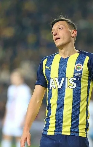 Fenerbahçe'de 4 oyuncunun Covid testi pozitif çıktı! Mesut Özil'de Antalya kampında yer almadı