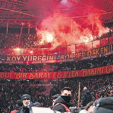 Taraftar takımı bağrına bastı
