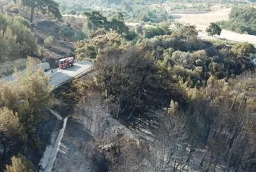 İzmir'deki orman yangını 23 saatin sonunda kontrol altına alındı! Kül olan alan dron ile görüntülendi