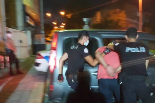 Bayrağa saygısızlık yanına kar kalmadı: O şahıs tutuklandı