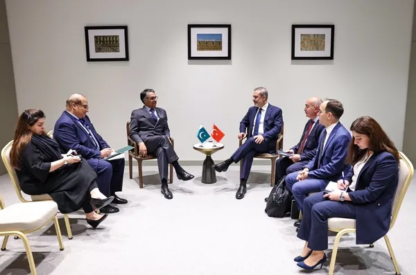 Dışişleri Bakanı Hakan Fidan Pakistanlı mevkidaşı Jilani ile görüştü-1