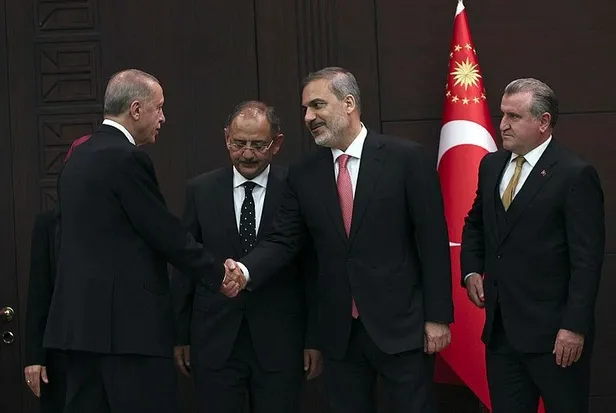 Cumhurbaşkanlığı Kabinesi'nin yeni bakanlarından teşekkür mesajı: "Türkiye Yüzyılı'nın şehirlerini hep birlikte inşa edeceğiz"-2