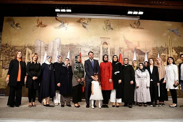 Bakan Albayrak İstanbul'da şehit yakınlarına yardım töreninde konuştu-2