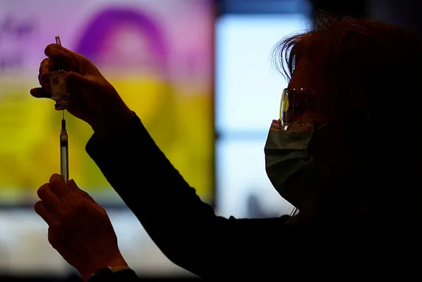 Dünyayı şoke eden olay! Koronavirüs aşısı Moderna'yı bakın nerede saklamışlar!-6
