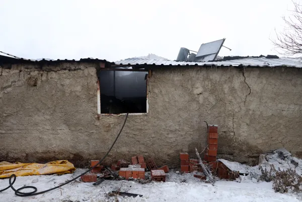 eskisehirde-turgutlar-mahallesinde-agilda-cikan-yangin-3-saatte-sonduruldu-50-hayvan-telef-oldu-800-bin-lira-z-1643191270767.jpg Eskişehir'de Turgutlar Mahallesi'nde ağılda çıkan yangın 3 saatte söndürüldü! 50 hayvan telef oldu 800 bin lira zarar-8