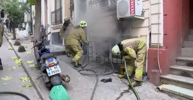 Son dakika: Beyoğlu’nda 3 katlı binada yangın