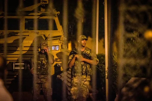 tunusta-darbe-girisimi-tunustaki-darbenin-arkasinda-kim-var-birlesik-arap-emirlikleri-izi-1627305040818.jpg Tunus'ta darbe girişimi! Tunus'taki darbenin arkasında kim var? Birleşik Arap Emirlikleri izi-2