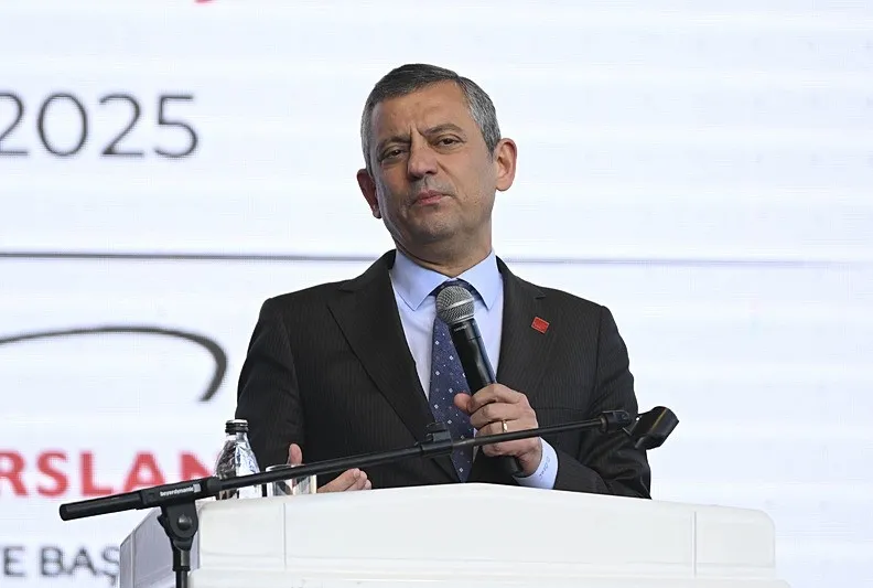 CHP’li Özel Fransız basınına ağladı