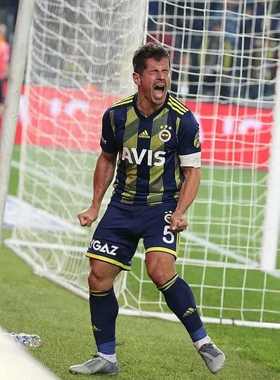 Fenerbahçeli Vedat Muriç’e yakın takip! Avrupa’nın ünlü scoutları dün Kosovalı yıldızı izledi-4