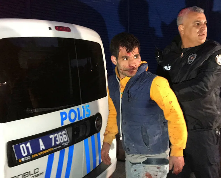 Hırsıza yol gösterdi sopayla dayak yedi!