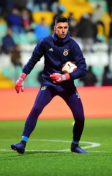 herkes-altay-bayindiri-beklerken-berke-ozere-6-milyon-euroluk-teklif-geldi-1613556021176.jpg Herkes Altay Bayındır'ı beklerken Berke Özer'e 6 milyon Euro'luk teklif geldi-5