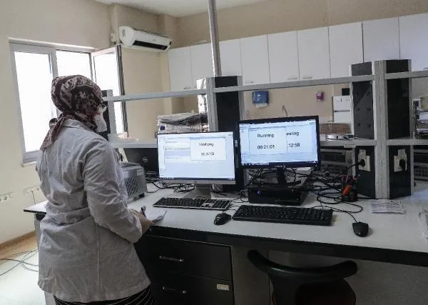 SON DAKİKA: İstanbul'un en büyük koronavirüs test laboratuvarı görüntülendi: Günde 10 bin test yapılıyor-10