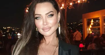 Umut Akyürekin kızı Melek Bal güzelliğiyle annesini solladı! İşte Umut Akyürekin ikizi gibi görünen 15 yaşındaki kızı...