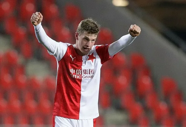 aslanin-yeni-avi-david-zima-luyindamanin-yerine-gelecek-1627323652089.jpeg Aslan'ın yeni avı David Zima! Luyindama'nın yerine gelecek-2