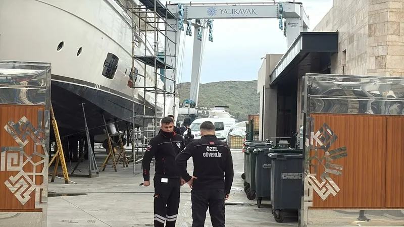 bodrumda-kacak-gocmen-botu-batti-11-kisi-oldu-21-kisi-kurtarildi-1775025613761.jpeg Bodrum’da kaçak göçmenleri taşıyan bot battı: 19 ölü, 20 yaralı | Bilanço ağırlaşıyor-3