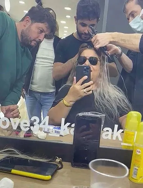 bulent-ersoy-ile-tahliye-olan-muzisyenler-arasinda-ipler-koptu-diva-konser-icin-orkestra-bulamiyor-1637607753844.jpeg Bülent Ersoy ile tahliye olan müzisyenler arasında ipler koptu! Diva konser için orkestra bulamıyor-8