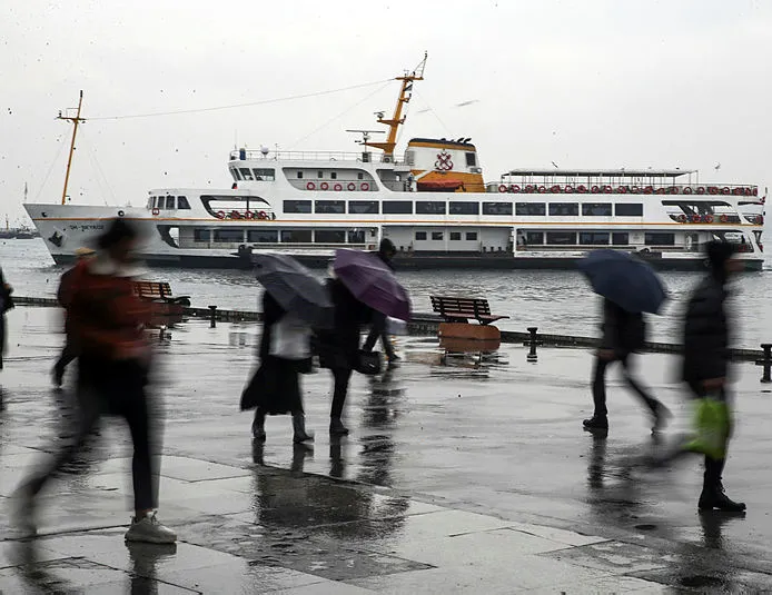 İstanbul ve çevresi için son dakika uyarısı! Kuvvetli yağış ve rüzgar...
