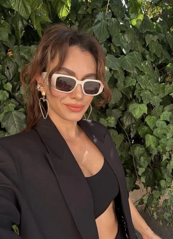 formunun-sirri-ortaya-cikti-hande-dogandemirin-incecik-olma-formulu-1729625770749.jpg Hande Doğandemir’in incecik olma formülü: Formunun sırrı ortaya çıktı-5