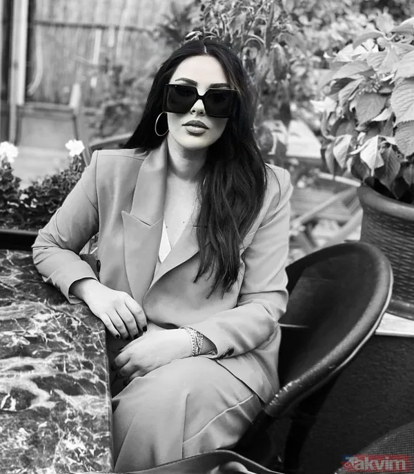 Çiçeği burnunda anne Tuğçe Tayfur, 1.2 milyon takipçisi bulunan Instagram sayfasından ailesiyle birlikte verdiği pozu paylaştı.