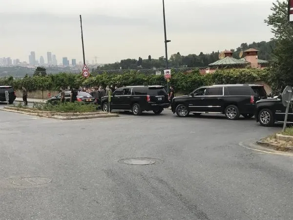 Başkan Erdoğan Üsküdar'da makam aracını durdurarak vatandaşlarla sohbet etti fotoğraf çektirdi-3