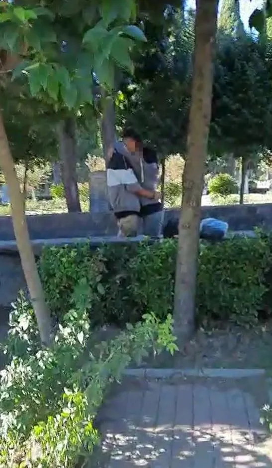 Edirnekapı şehitliğinde çiftlerin uygunsuz görüntüleri vatandaşın tepkisini topladı