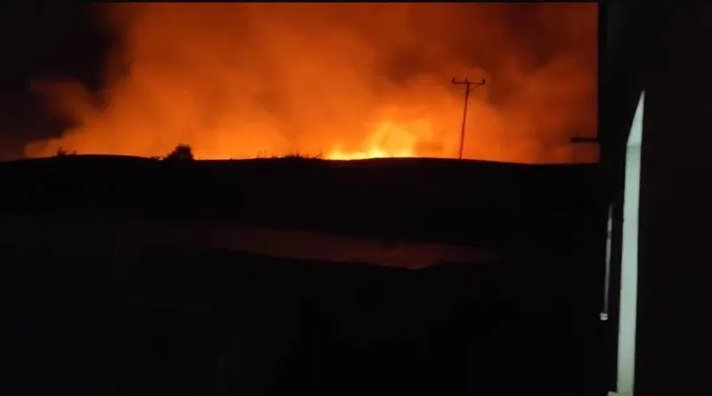 Diyarbakır’da anız yangını: Alevler geceyi aydınlattı!-2