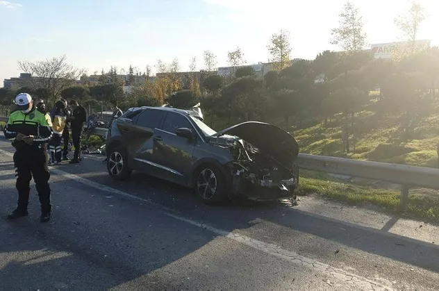 Esenyurt TEM Otoyolu'nda feci kaza: Cipteki 2 kişi öldü, 1 kişi yaralandı