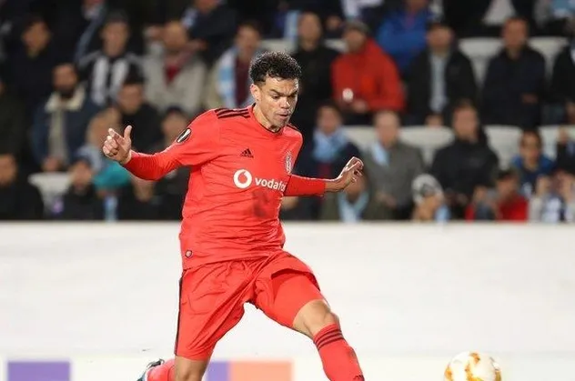 Pepe ayrılmadan bunu da yapmış!
