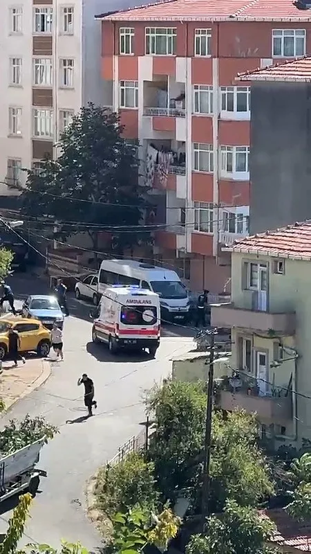 maltepede-silahli-saldirgan-alarmi-ozel-harekat-devreye-girdi-1789040603190.jpeg Maltepe'de alacak-verecek kavgası kanlı bitti! Özel harekat devrede: Ölü ve yaralılar var-3