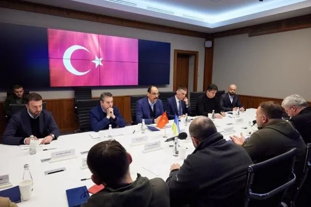 cumhurbaskanligi-sozcusu-ibrahim-kalin-kievde-zelenskiyle-gorustu-istanbul-sureci-devam-etsin-vurgusu-1651357743371.jpeg