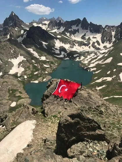 Mehmetçik İkiyaka Dağları’nda bayramlaştı