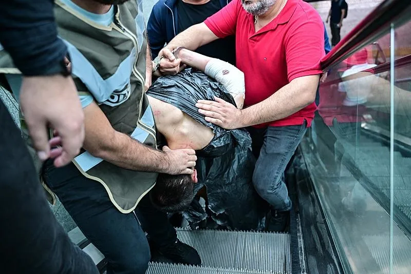 Polis katili Yunus Emre Geçti, adliyeye çöp poşeti ile getirilmişti. (AA)