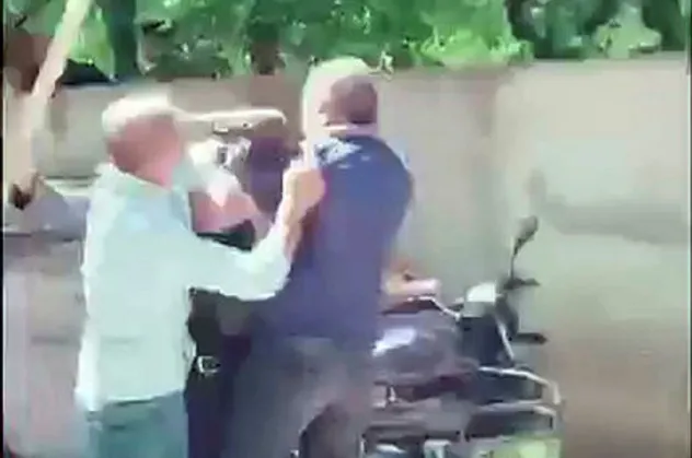 Taşlı sopalı kavga! Ağrı sokakları savaş alanına döndü