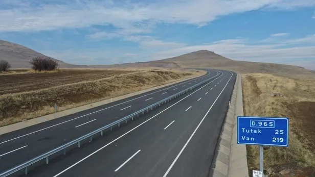 baskan-erdogandan-agri-hamur-tutak-patnos-devlet-yolu-acilis-toreninde-onemli-aciklamalar-1669894814880.jpeg Başkan Erdoğan'dan Ağrı Hamur-Tutak-Patnos Devlet Yolu Açılış Töreni’nde önemli açıklamalar-2