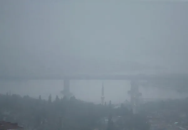 İstanbul'da sis kabusu! Boğaz gemi geçişlerine kapatıldı-1