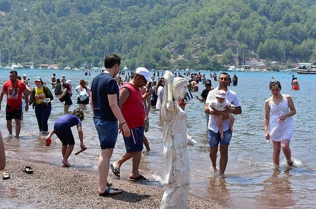 Kızkumu Plajı'nın simgesi 'Prenses' heykeline çirkin saldırı