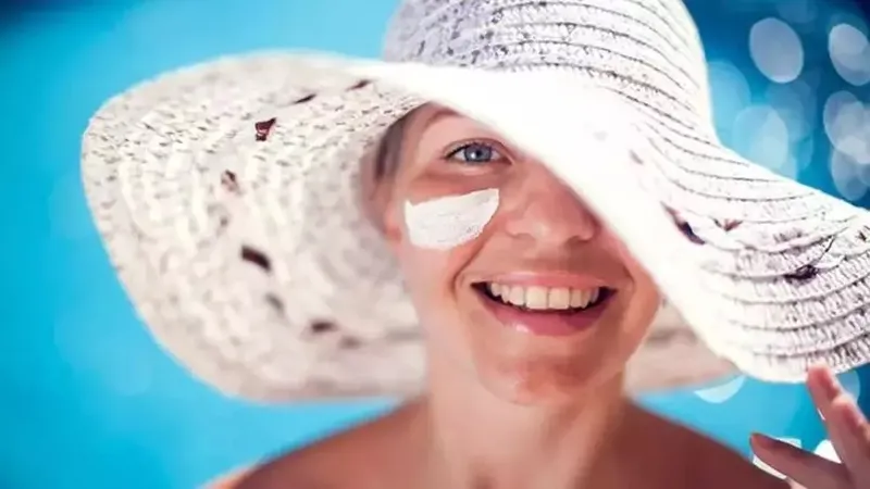 2-urun-sayesinde-gunes-yanigindan-kurtulun-dakikalar-icinde-rahatlatacak-1719162185737.jpeg Herkesin mutfağındaki doğal ağrı kesici: 2 ürünle 10 dakikada güneş yanığını geçiriyor!-2
