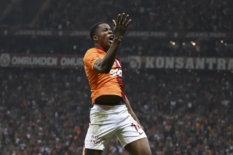 Galatasaray Kasımpaşa'yı Zaha'nın golleriyle geçti! - 1