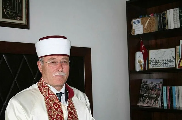 Yunanistan'da namaza giden seçilmiş müftüye hapis cezası