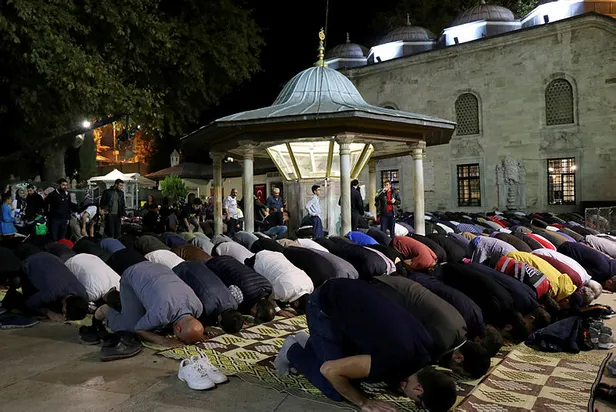 1651411959579.jpg DİYANET İZMİR BAYRAM NAMAZI SAATİ 2022: 2 Mayıs İzmir bayram namazı saat kaçta? İl il namaz vakitleri!-3