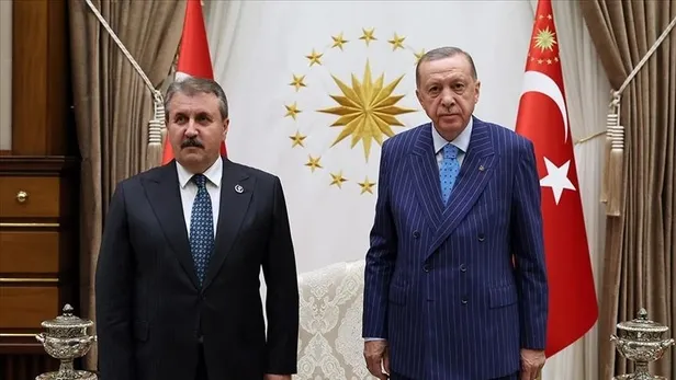 baskan-erdogan-bbp-genel-baskani-mustafa-desticiyi-kabul-etti-1680875073757.jpeg Cumhur'da 'liste' zirvesi! Başkan Erdoğan, BBP Genel Başkanı Mustafa Destici'yi kabul etti-2