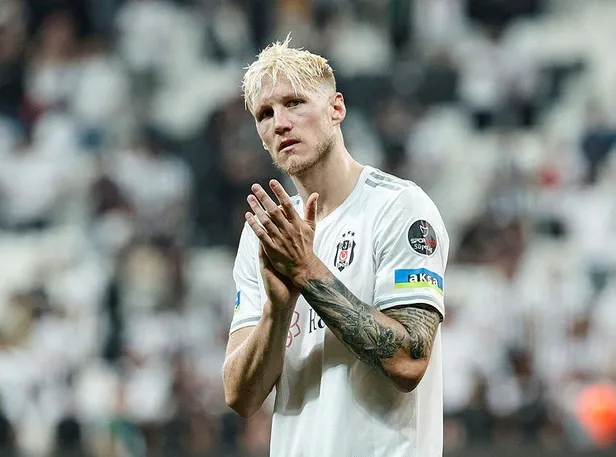 weghorst-gitti-burnley-karisti-taraftarlar-yonetime-isyan-bayragini-cekti-1664142431400.jpeg Weghorst gitti Burnley karıştı! Taraftarlar yönetime isyan bayrağını çekti-2