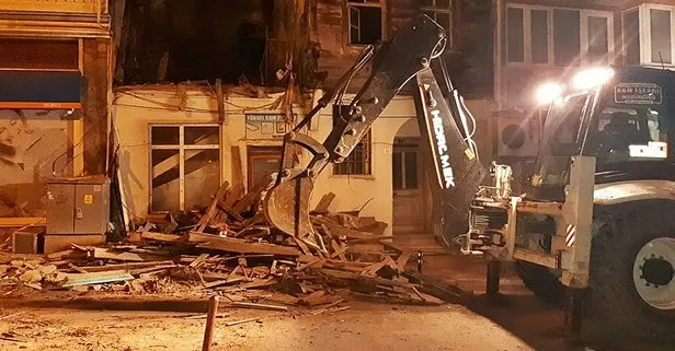Gelibolu’da metruk binanın bir bölümü çöktü